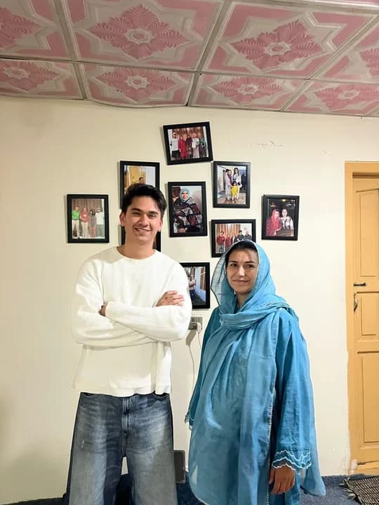 Samar Jafri photographed with Kaneez Fatima at Balti Cuisine